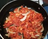 Foto del paso 3 de la receta: Cerdo con guajillo y nopales