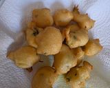 Foto del paso 3 de la receta: Buñuelos de merluza de la Pepis