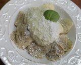 Foto del paso 3 de la receta: Ravioli rellenos de queso y trufa con salsa de brécol