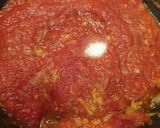 Foto del paso 4 de la receta: Huevos con salsa de tomate y atún