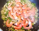 Foto del paso 5 de la receta: Salteado de champiñones con ajetes y langostinos
