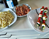 Foto del paso 1 de la receta: Cintas con pollo y brochetas de verdura