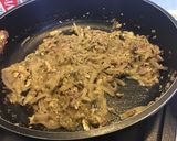 Une image de l'étape 6 de Trévise poêlée aux anchois oignon et pignons de pin.