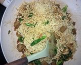 Foto langkah ke 6 dari resep Mie Goreng Bakso.