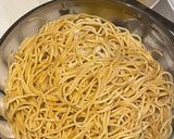 صورة لخطوة 2 من وصفة نودلز بالخضار والدجاج 🍝🤤