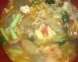 Foto langkah ke 5 dari resep Seblak campur(baso, sosis, krupuk, mie, Telur, sayur).