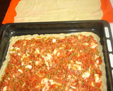 Foto del paso 10 de la receta: Empanada casera de tomate, atún y otros