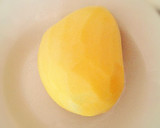 Foto del paso 2 de la receta: Tortilla de patatas y alcachofa con huevos de gallina araucana