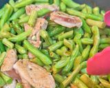 A picture of step 3 of Stir-Fried Chicken Breast with Bell Peppers and Green Beans.