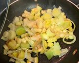 Foto del paso 2 de la receta: Tortilla de puerro y calabacín