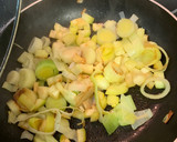 Foto del paso 2 de la receta: Tortilla de puerro y calabacín