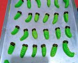 Foto langkah ke 7 dari resep Kue Ulet Keket (Cookies Ulat Daun).