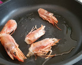 Foto del paso 3 de la receta: Nidos de Pasta con Gambas y Piñones