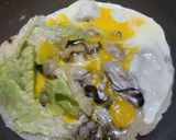 A picture of step 3 of Sweet and Spicy Oyster Omelet.