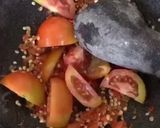 Foto langkah ke 2 dari resep Sambal Terasi Tomat Segar.