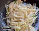 A picture of step 4 of Braised Pork Ribs with Onions.