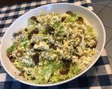 Une image de l'étape 9 de Frisée aux petits oignons marinés et stilton mature.