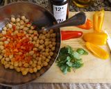 Foto del paso 2 de la receta: Ensalada de repollos, garbanzos, palmitos y aguacate (palta)