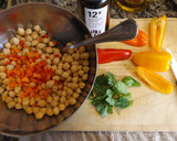 Foto del paso 2 de la receta: Ensalada de repollos, garbanzos, palmitos y aguacate (palta)