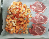 Foto del paso 2 de la receta: Chuletas de cerdo al ajo y perejil con batatas