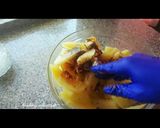 صورة لخطوة 3 من وصفة ودجز البطاطا بتتبيلة بهارات شهية 🍟