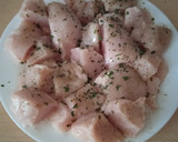 Foto del paso 1 de la receta: Pollo en salsa de tomate y almendras