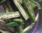 A picture of step 1 of Bhendi rawa fry.
