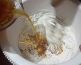 Foto langkah ke 5 dari resep 08. Bolu Karamel Sarang Semut.