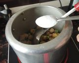 A picture of step 5 of Matar soya chunk pulao.