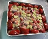 Une image de l'étape 9 de Salade de concombre, tomates et feta sauce roquefort.