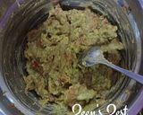 A picture of step 2 of Chunky Mexican Guacamole.