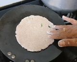 रागी की रोटी (Ragi ki roti recipe in hindi) रेसिपी चरण 6 फोटो