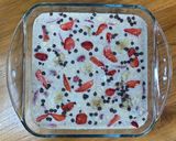 Foto langkah ke 5 dari resep Oatmeal Panggang - Stroberi Pisang.