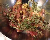 Une image de l'étape 2 de Araignée de porc marinée thym,citron et poivre vert frais & sautée tomates et oignon.