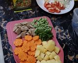 Foto langkah ke 1 dari resep Sayur sop (bumbu racik Indofood).