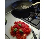 Foto del passaggio 1 della ricetta Spaghetti di zucchine con sughetto di pomodorini freschi