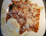 A picture of step 5 of Chilaquiles Rojos.