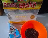 Foto langkah ke 1 dari resep Roasted Coconut Milk Ice Tea.
