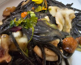 Foto del paso 7 de la receta: Spaghetti negro en salsa de sepia con camagrocs y espárragos