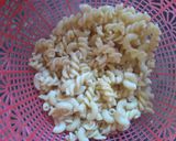 Foto langkah ke 1 dari resep Seblak Makaroni Sawi Hijau Plus Telur.