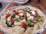 Torta salata con broccoli, briè, pomodorini e parmigiano