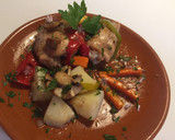 Foto del paso 5 de la receta: Contramuslos de Pollo con verdura, champiñones y manzana al horno