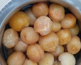 A picture of step 1 of Khubani ka Meetha.