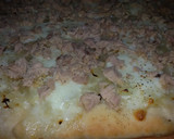 Foto del paso 5 de la receta: Coca de cebolla, mozzarella y atún