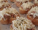 Foto langkah ke 2 dari resep Tuna Bruchetta ala² Pizza H**KW.