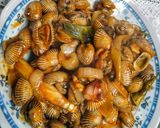 Foto langkah ke 6 dari resep Kerang Dara Saus Padang.