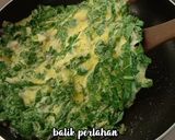 Foto langkah ke 6 dari resep Omelet Sawi Hijau.