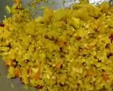 Foto langkah ke 5 dari resep Nasi goreng kunyit.