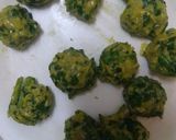 A picture of step 2 of Crispy Palak shots.