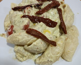 Foto del paso 2 de la receta: Lumaconis con salsa de aguacate, piñones y cherrys